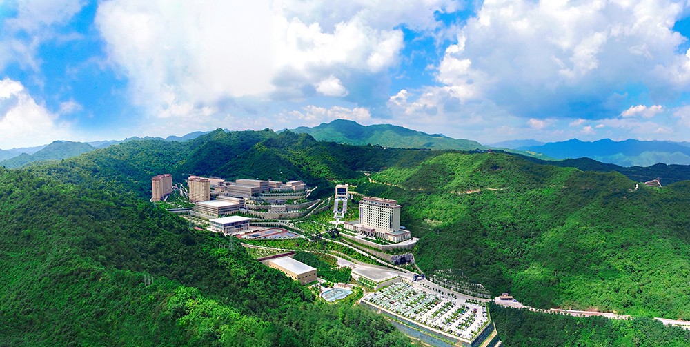 圖1：綠樹掩映中的金徽礦業股份有限公司 拷貝.jpg