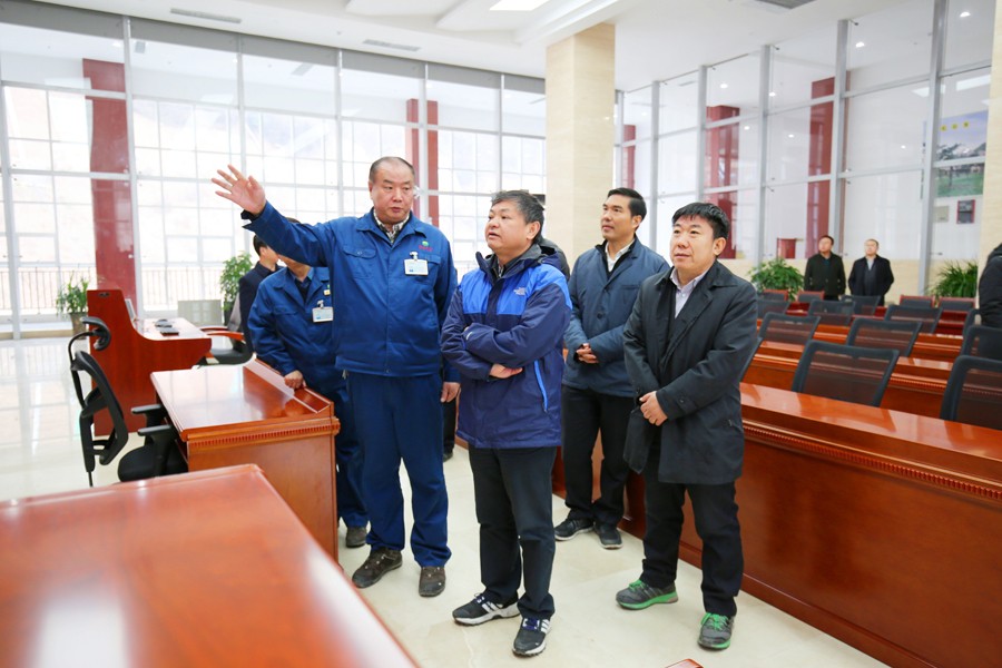 9-2016年12月，生態環境部部長黃潤秋（時任環境保護部副部長）蒞臨金徽股份視察工作，對金徽股份 的環境保護工作給充分肯定。.jpg