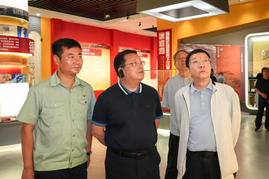 2024.06.23全國政協委員、 陜西省政協副主席、民建陜西省委會主委李忠民蒞臨金徽股份調研.jpg